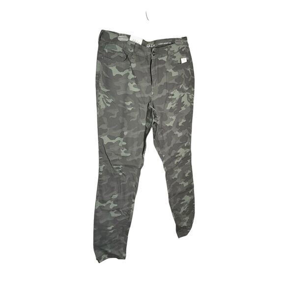 Style&Co Skinny Jeans Mid Rise Curvy Fit Ciotton Blend Green Camo Size 10 NWT - Picture 1 of 7